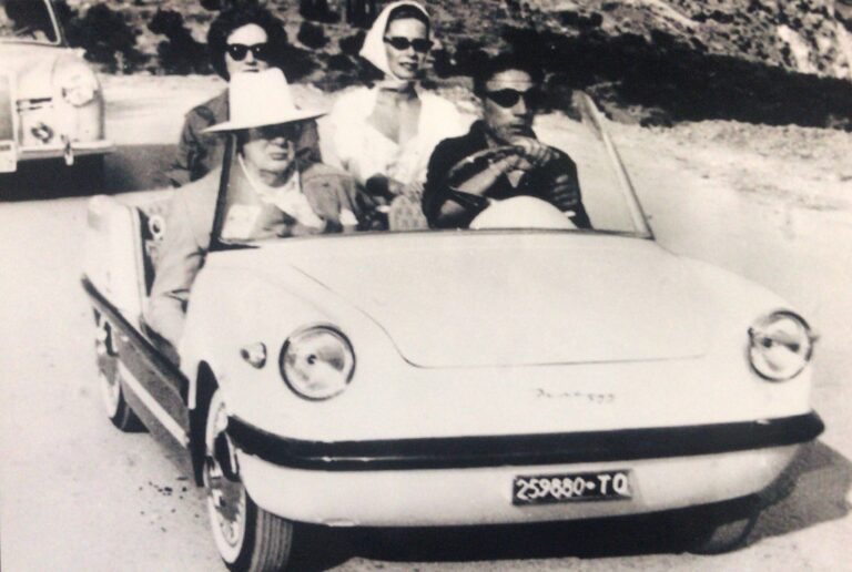 Fiat 500 Spiaggia mit vier Personen, Kennzeichen TO 259880