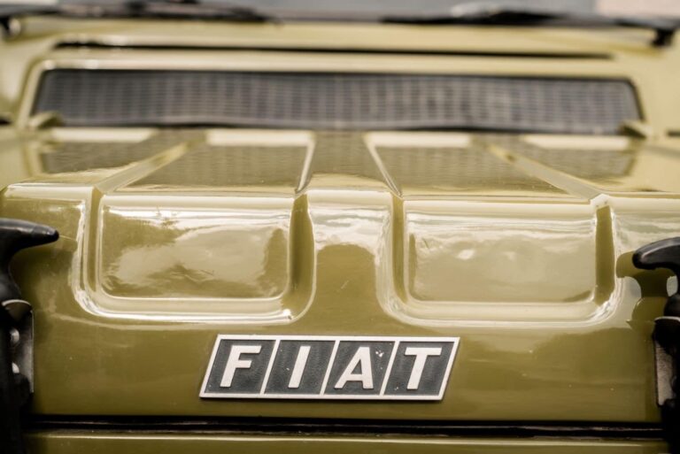 Savio Jungla SI-241854, FIAT-Emblem an der Fronthaube