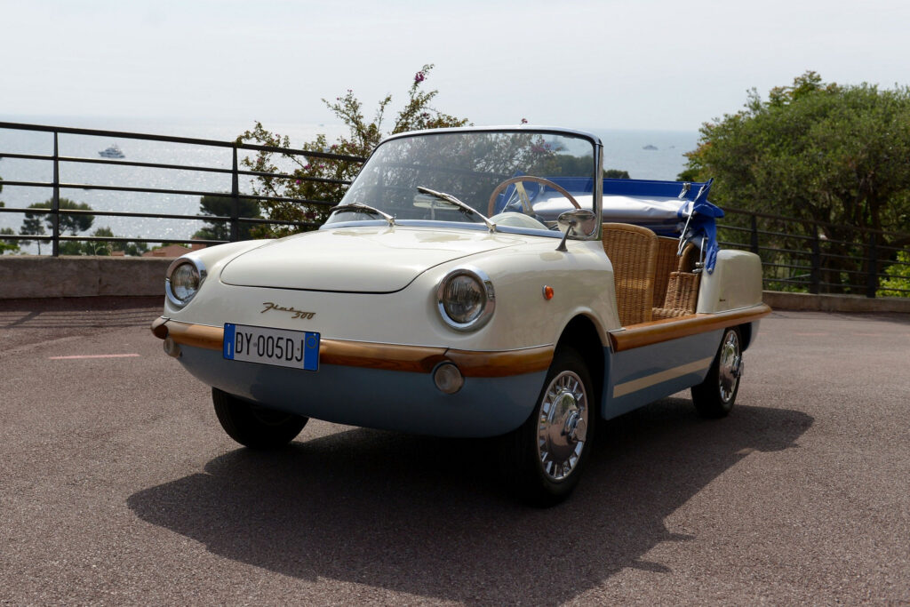 Savio Spider Elegance in Cremeweiss über Hellblau, Front-Dreiviertelansicht von rechts