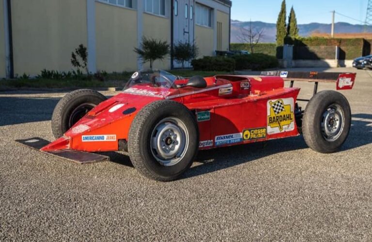 Moroncelli 001, roter Monoposto mit Aluminiumkarosserie