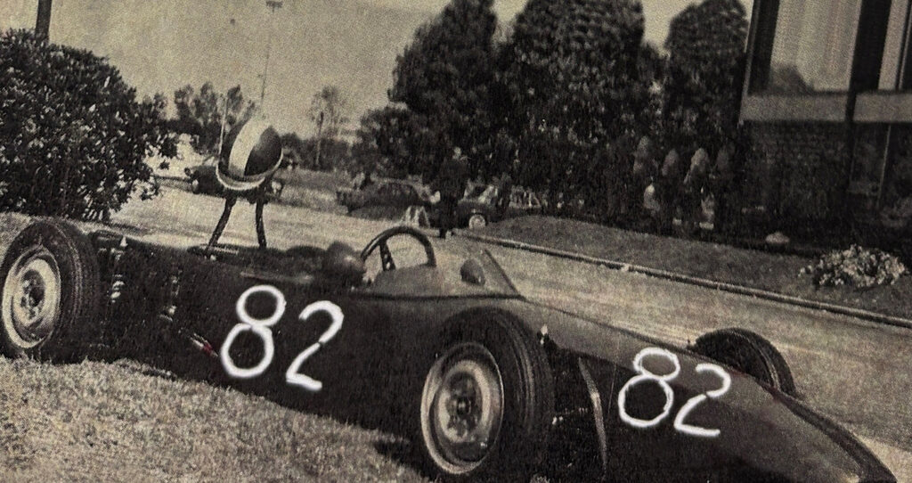 Puglisi Formula 875 Monza mit der Startnummer 82, gefahren von Renato Benusiglio