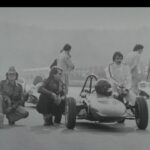Adriano Quartero neben einer Formula Monza, zeitgenoessische Aufnahme (foto Studio Levi)