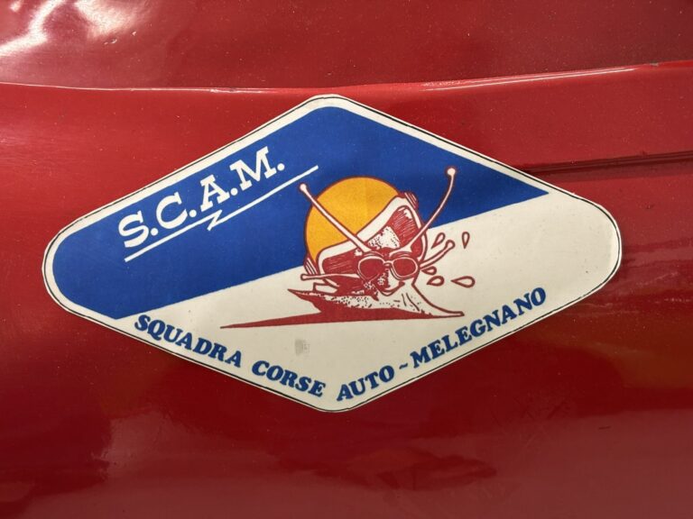 Der Kleber der S.C.A.M. – Squadra Corse Auto Melegnano auf einem LAB