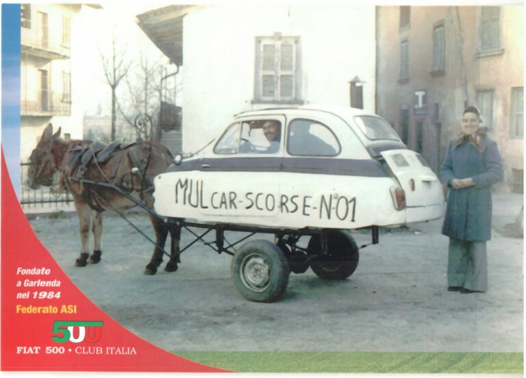Fiat 500 Club Italia. Aufschrift auf dem Wagen: «MULCAR-SCORSE-N°01».