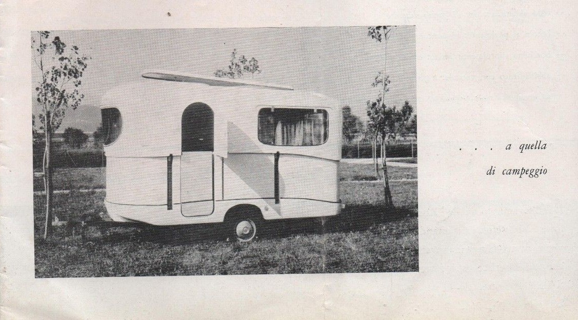 Prospektseite Laika 1000: der Wohnwagen mit angehobenem Oberteil in Campingstellung