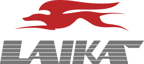 Laika-Zeichen: roter gefluegelter Windhund ueber dem Schriftzug LAIKA in Fahrtstreifen